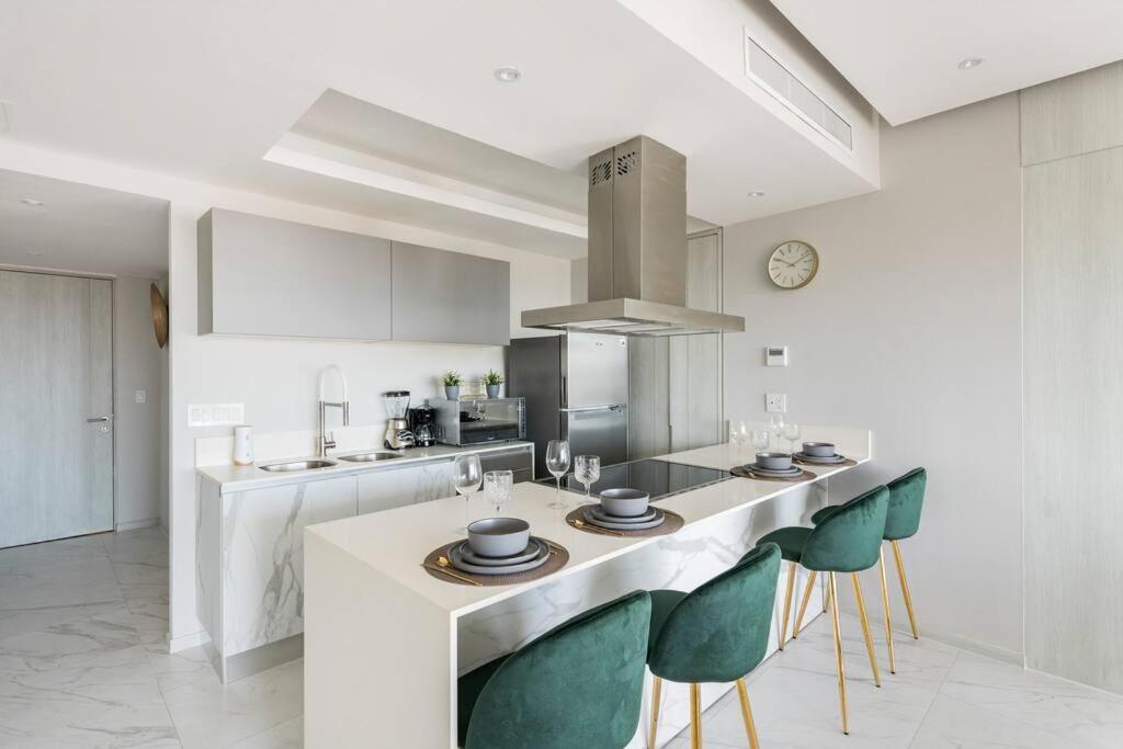 Luxury Condo On The Marina بويرتو فالارتا المظهر الخارجي الصورة