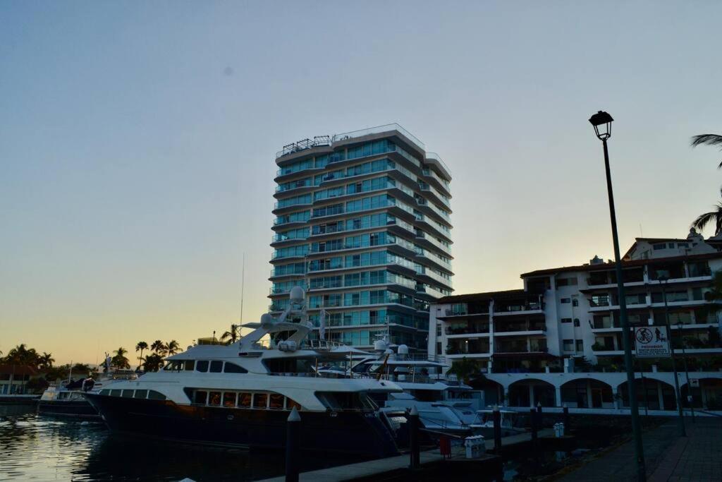 Luxury Condo On The Marina بويرتو فالارتا المظهر الخارجي الصورة