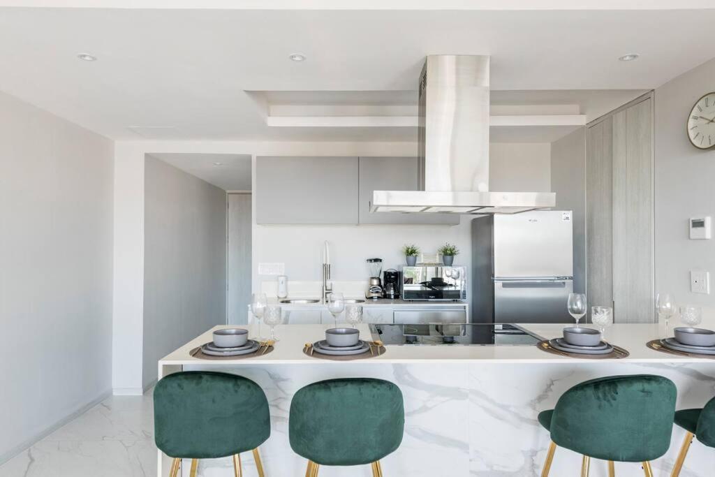 Luxury Condo On The Marina بويرتو فالارتا المظهر الخارجي الصورة