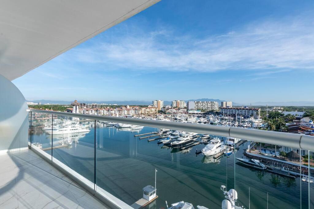 Luxury Condo On The Marina بويرتو فالارتا المظهر الخارجي الصورة