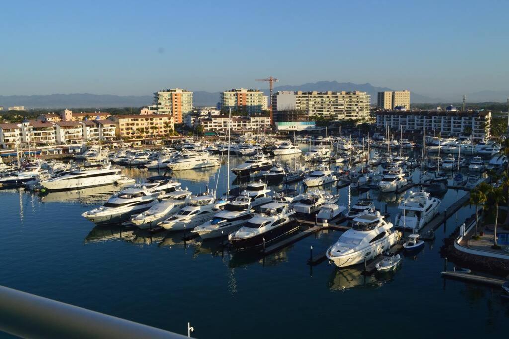 Luxury Condo On The Marina بويرتو فالارتا المظهر الخارجي الصورة