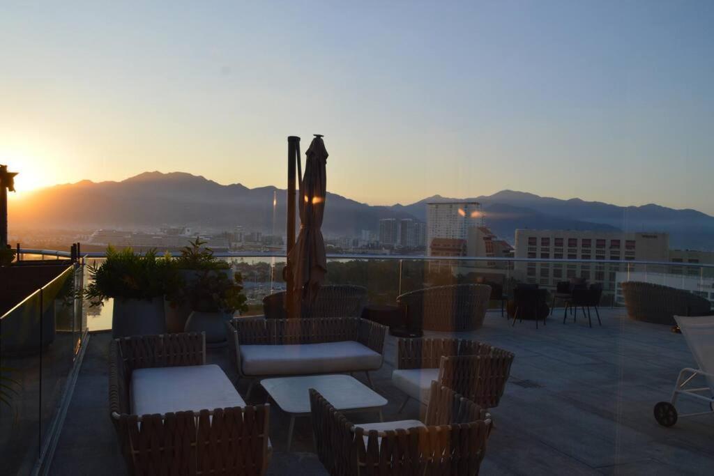 Luxury Condo On The Marina بويرتو فالارتا المظهر الخارجي الصورة