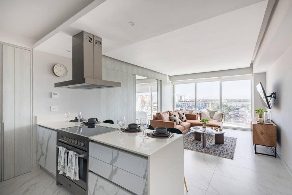 Luxury Condo On The Marina بويرتو فالارتا المظهر الخارجي الصورة