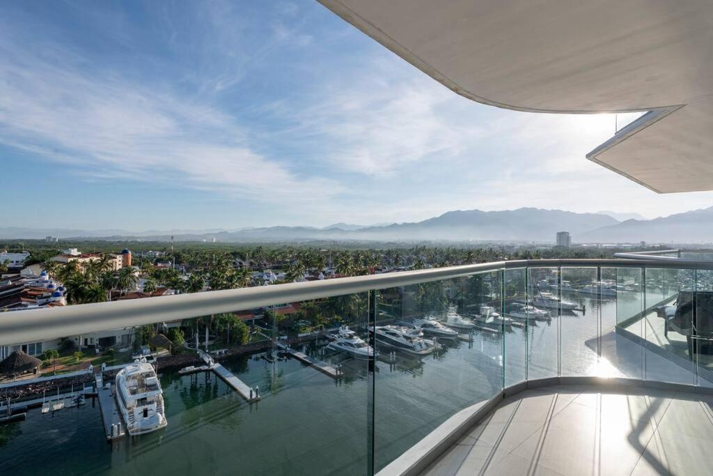 Luxury Condo On The Marina بويرتو فالارتا المظهر الخارجي الصورة